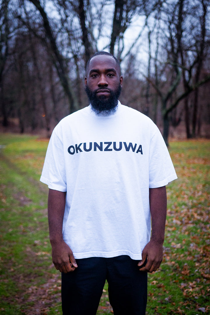 OKUNZUWA LOGO T-SHIRT (WHITE)